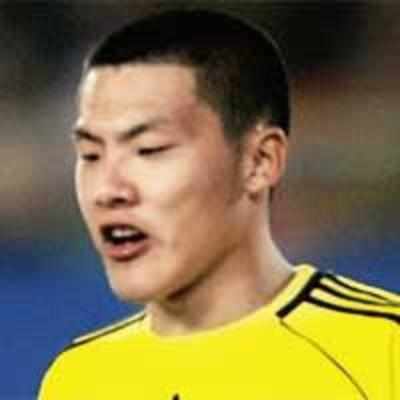 China keeper forced into humbling apology