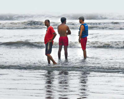 Two youths feared drowned off Juhu beach; three saved