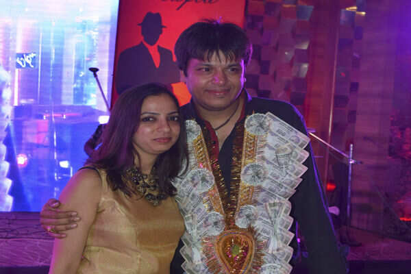 Party-hoppers'don'ned the Mafia avatar at Ashish Khemuka's b'day bash at Centre Point hotelin Nagpur