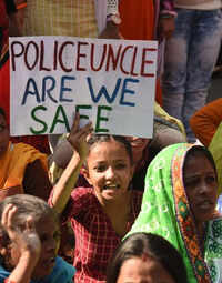 Crowd protests grandfather&rsquo;s attempt to rape 9-yr-old girl
