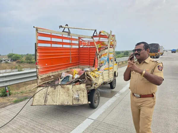 7 workers killed as truck rams pickup on Samruddhi near Jalna