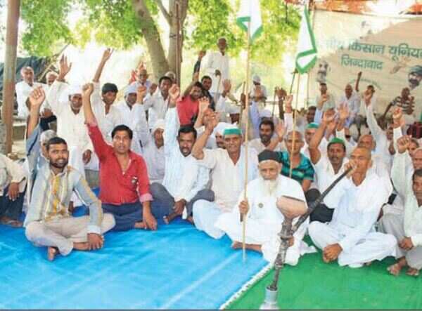 Farmers threaten self-immolation if compensation for land acquired in '87 is not hiked<b></b>