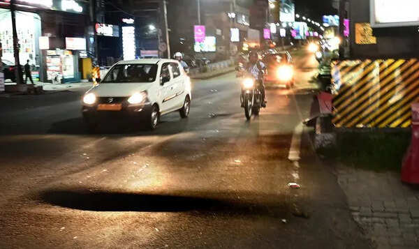 Kerala HC directs authorities to immediately fix road protrusions near Kochi Metro pillars