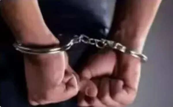 Three held for cheating pawn brokerage firm agent