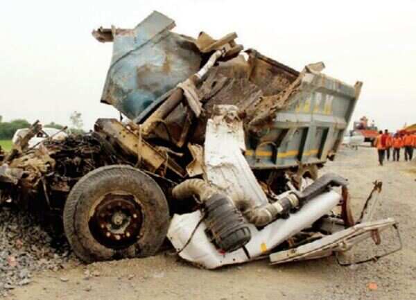 Accident mystery deepens as rly officials disown dumper