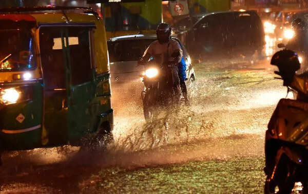 Heavy rain warning in various districts till May 6