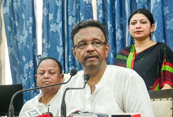 Firhad ‘resignation’ talks triggered as Didi calls urgent meet of councillors