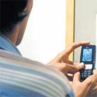 Andhra varsity bans camera phones in girls' hostels