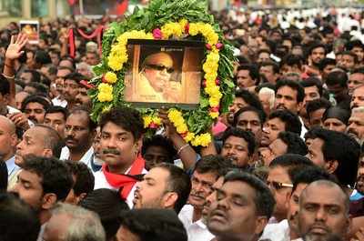 M Karunanidhi passes away LIVE Updates: Funeral procession of Karunanidhi begins, thousands bid adieu to Kalaignar