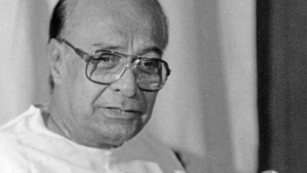 Parallel Biju Patnaik homage fuels pol buzz; draws BJD president Naveen Patnaik swipe