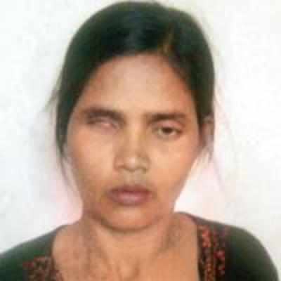 Woman held for seducing, robbing motorists