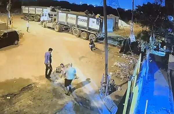 Man attacks neighbour with sword in Ghaziabad, severs part of his ear