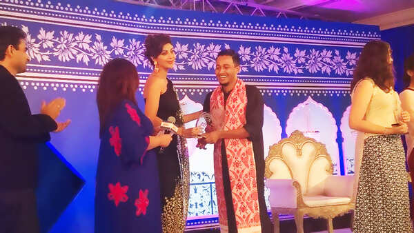 Shilpa Shetty and Shruti Haasan graced the Craftsvilla.com Femina Ethnic fashion show