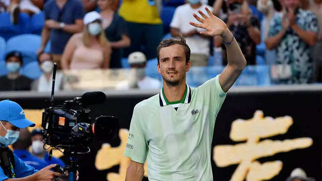 Daniil Medvedev cruises into Australian Open fourth round