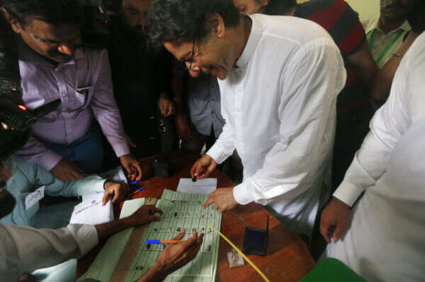 Chinese media goes gaga over Imran Khan after his party tweets in Mandarin