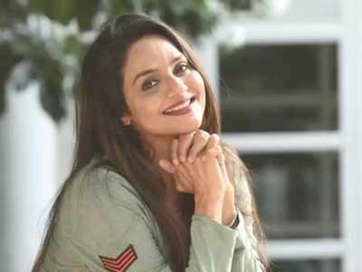 Madhoo Shah to play MGR's wife Janaki in Kangana Ranaut's Thalaivi