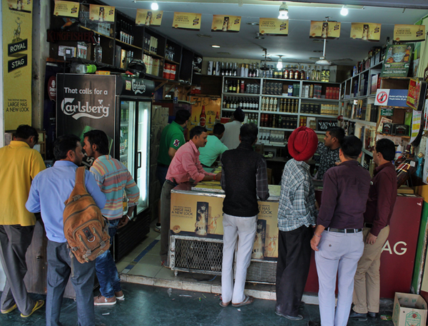 Ban on liquor shops near highways to hurt food and beverage business