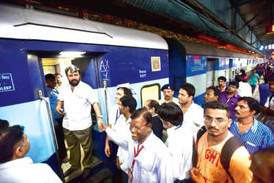 Mumbai: Denied side berth, Sena MLA holds train for nearly 1 hour