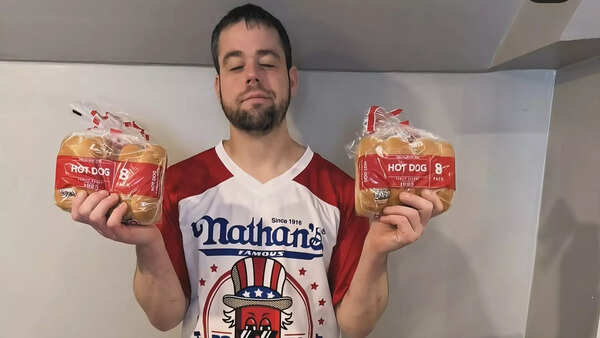 Patrick Bertoletti eyes “60‑Dog Club” as Joey Chestnut returns to Nathan’s Contest 2025