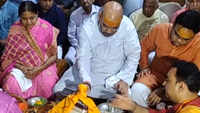 Amit Shah offers prayers at Somnath Temple 