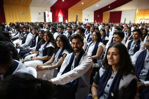 Itankar, wife Shalini among 443 awarded degrees at IIM-Nagpur 10th convocation