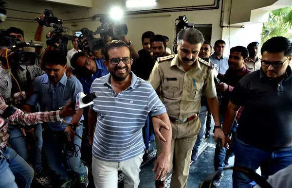 LOC issued against Gajera brothers in 1,928cr fraud case