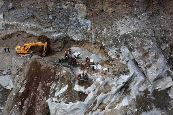 Rescue operations at Uttarakhand tunnel hit a wall as river level surges