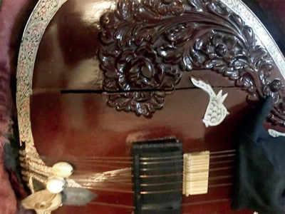 Renowned sitarist Shubhendra Rao’s sitar gets minister’s attention