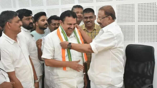 Congress high command weighs Kerala CM pick