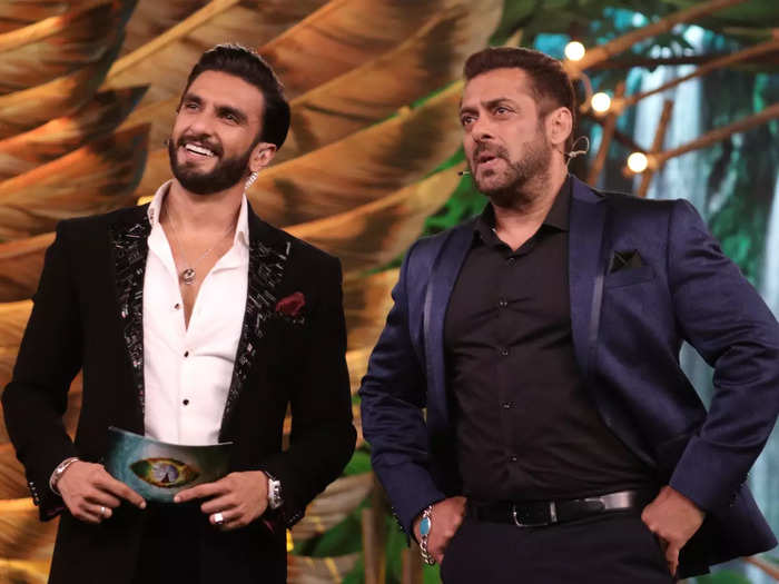 Ranveer Singh joins host Salman Khan on stage to promote his quiz show, The Big Picture