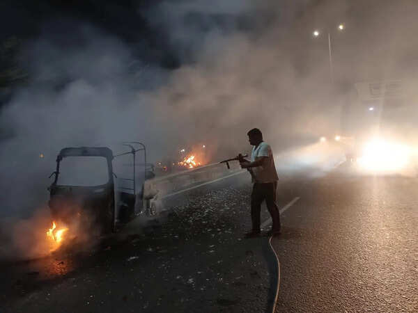 Auto goes up in flames on NH-8, driver dies