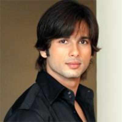 Iconic actor's troubled daughter stalks Shahid