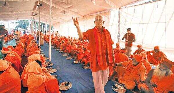 At Kumbh, Muslim saint who holds forth on Upanishads, Gita a big draw