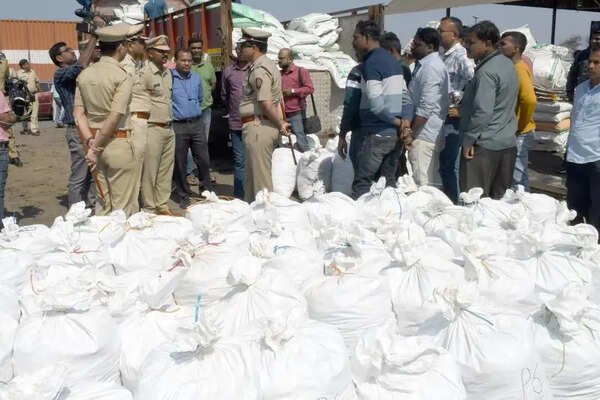 Fertiliser stock seized in Sambhajinagar; scam of refilling cheaper fertiliser in costly NPK bags exposed, FIR cites cheating of farmers, govt