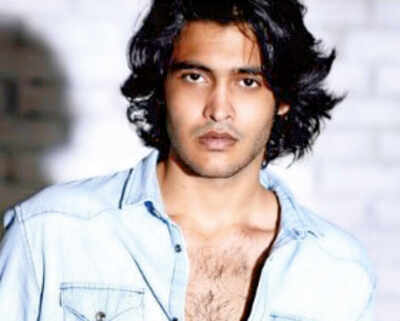 Vinod Khanna's youngest son Sakshi makes film debut