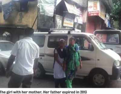 Girl jumps off auto to escape `kidnappers'