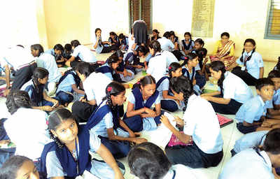 Private school pupils help govt school children