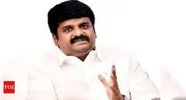 AIADMK’s MR Vijayabhaskar, DMK cadres engage in scuffle