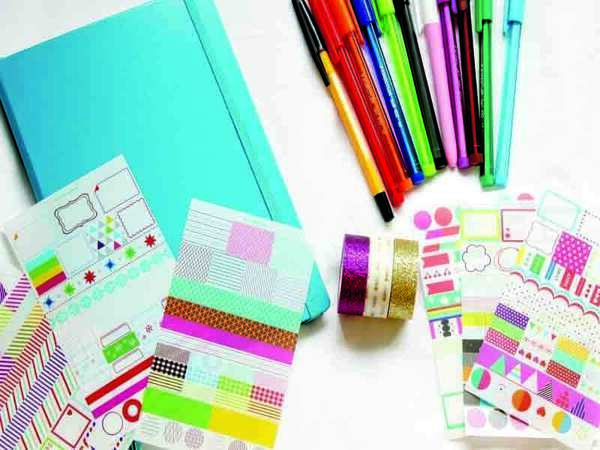 In age of apps, bullet journaling makes youth take up pens