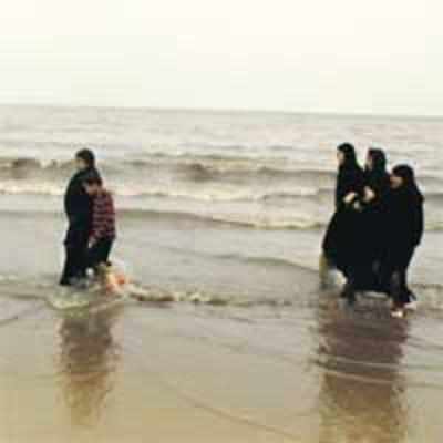 Two teenaged boys drown at Arnala beach