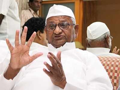 Sharad Pawar to file defamation case against Anna Hazare?
