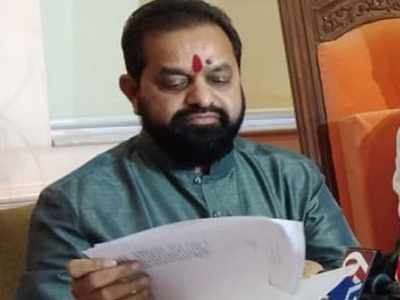 Shiv Sena MLA Dilip Lande tears official list with names in English instead of Marathi