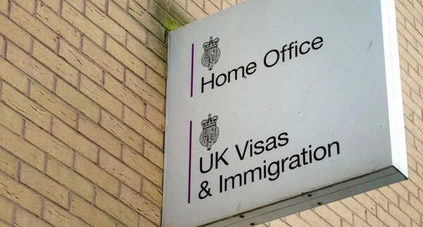 Pakistani, Bangladeshi migrants pretend to be gay to remain in UK: Report