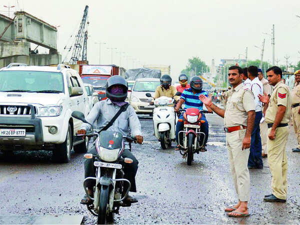 Act tough to curb parking on roads and street vending, cops told