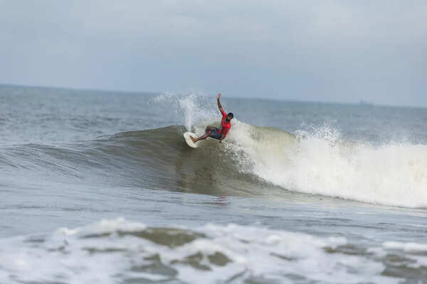 Day 1 of NMPA Indian Open of Surfing 2026 witnesses fierce battle