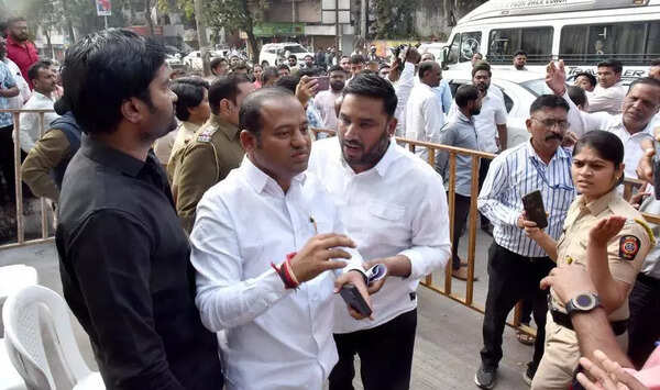 Rebels go unreachable on last day of withdrawal, somewhat success to Mahayuti in convincing rebels