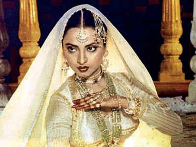 Rekha revisits Umrao Jaan classic 'In Ankhon Ki Masti' for reality show Rising Star