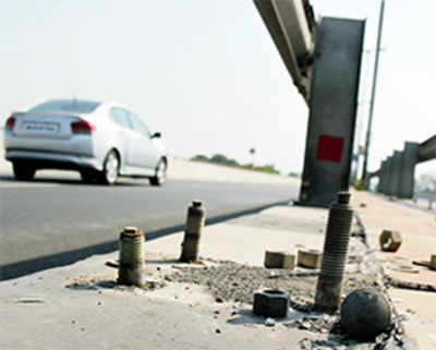 Freeway motorists worry about safety as gang steals crash barriers’ pillars