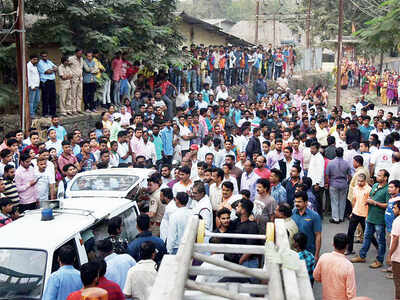 Three die cleaning manhole in Panvel