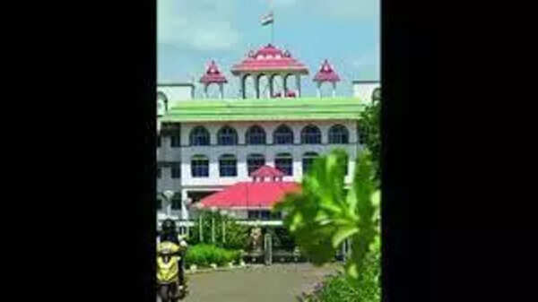 HC imposes cost on man for unwarranted remarks on leaders